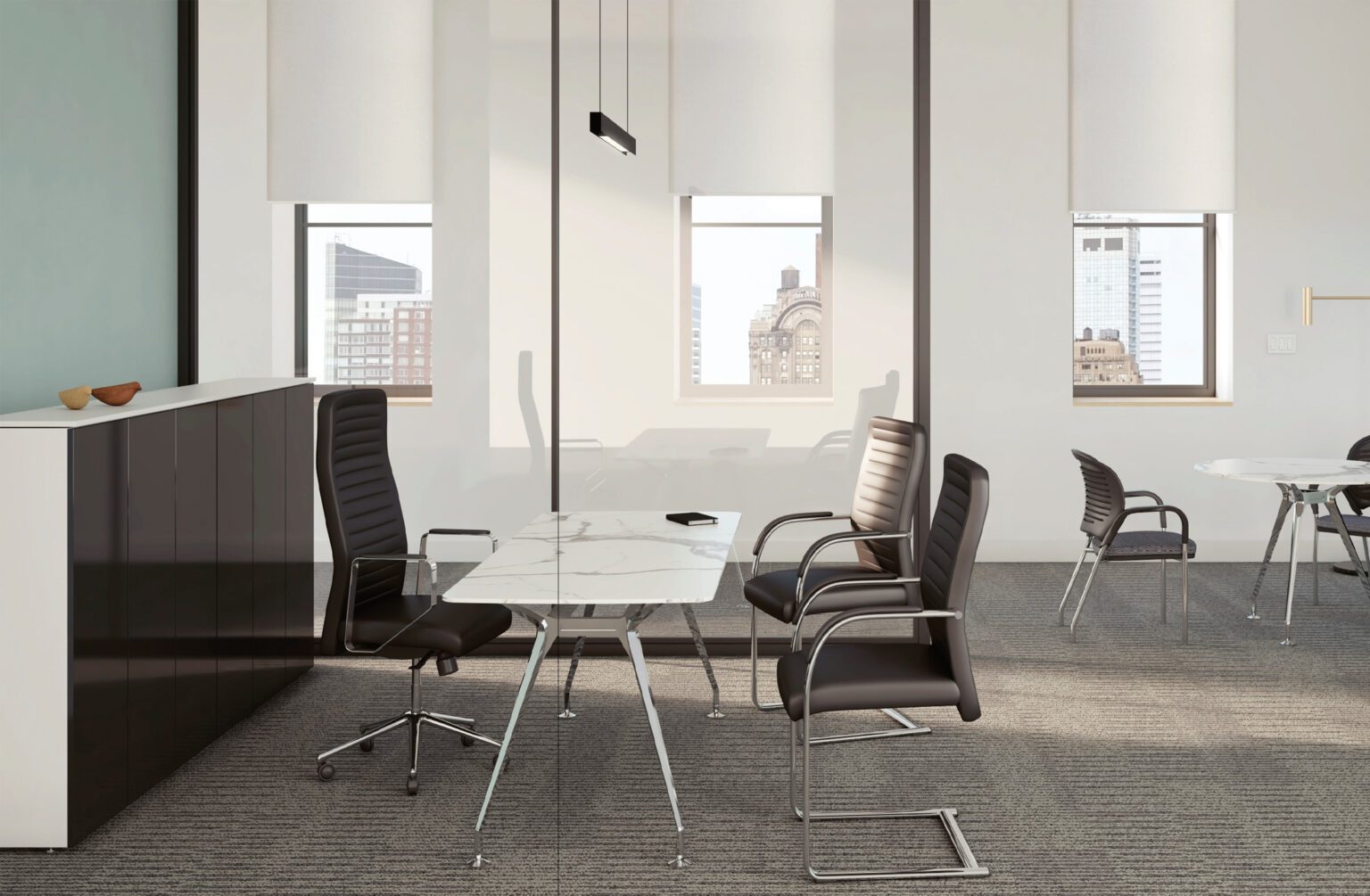 Escritorio directivo de oficina STÄNZA en madera oscura con acabado premium y diseño contemporáneo